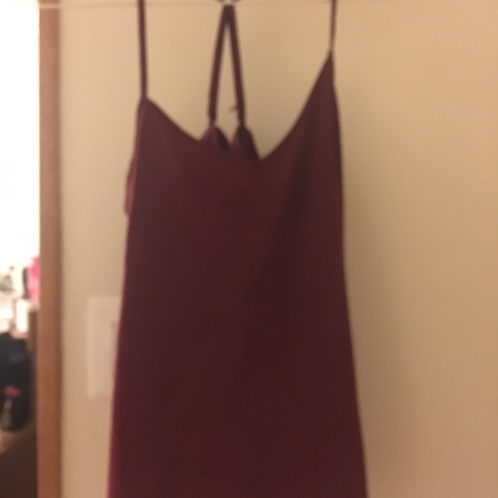 maroon tank top